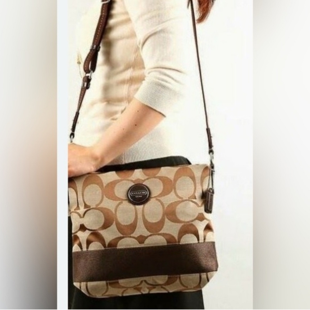 COACH NWT 2011 Signature Khaki And Brown Stripe File Bag - Picture 3 of 13